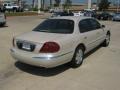 2001 Ivory Parchment Tri-Coat Lincoln Continental   photo #5