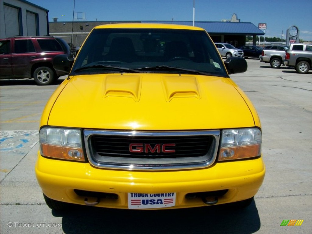 2003 Sonoma SLS Extended Cab 4x4 - Flame Yellow / Graphite photo #6