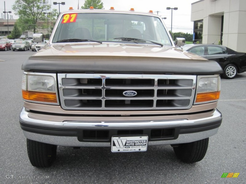 1997 F250 XLT Regular Cab 4x4 - Light Prairie Tan Metallic / Prairie Tan photo #2