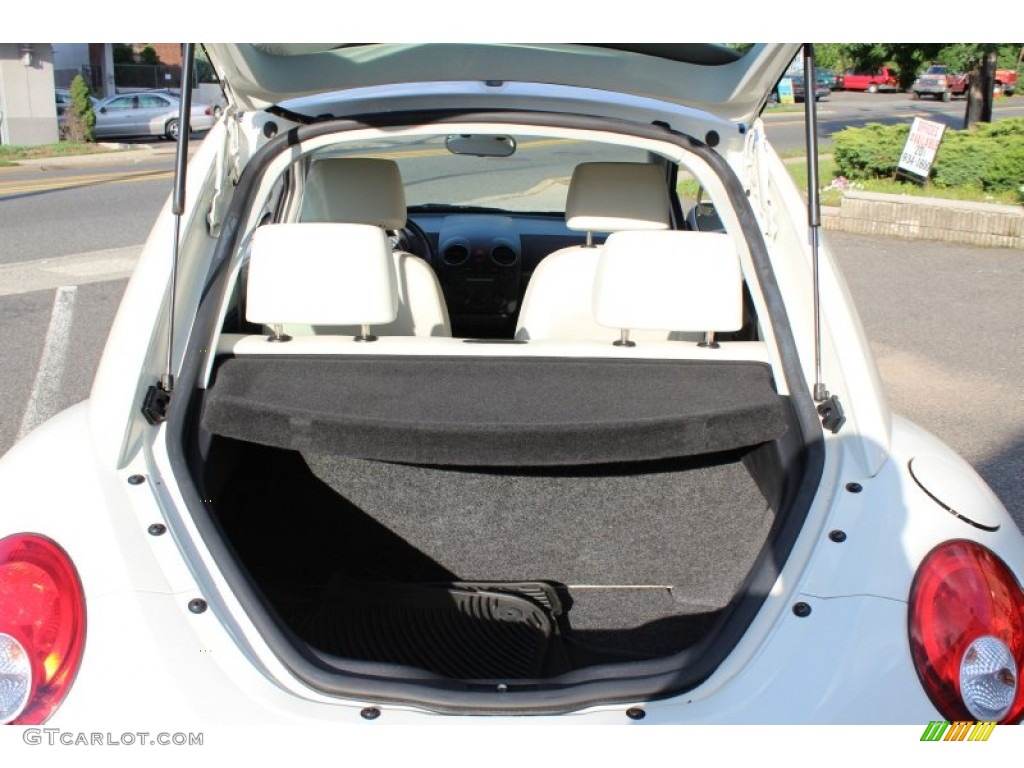 2008 Volkswagen New Beetle Triple White Coupe Trunk Photo #51193171