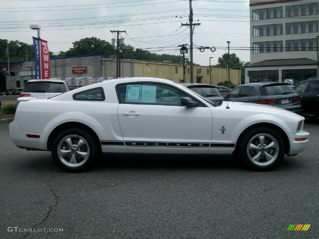 2007 Mustang V6 Deluxe Coupe - Performance White / Light Graphite photo #2