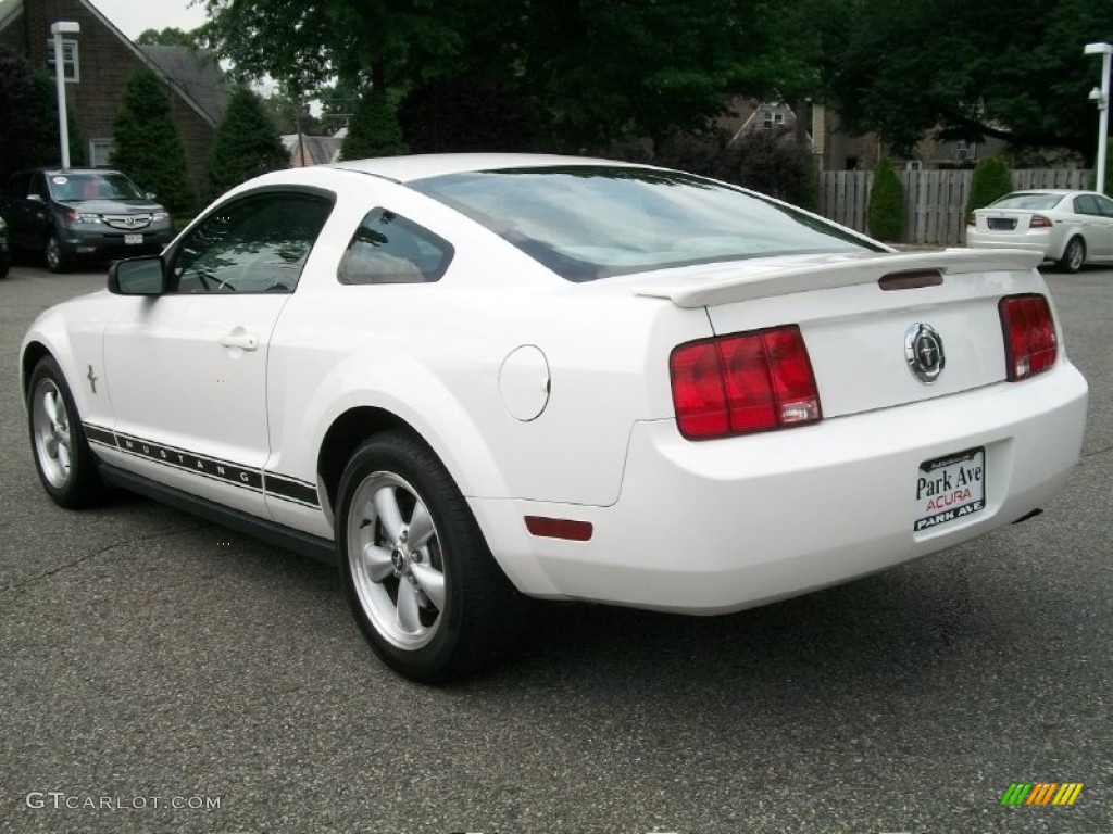 2007 Mustang V6 Deluxe Coupe - Performance White / Light Graphite photo #5