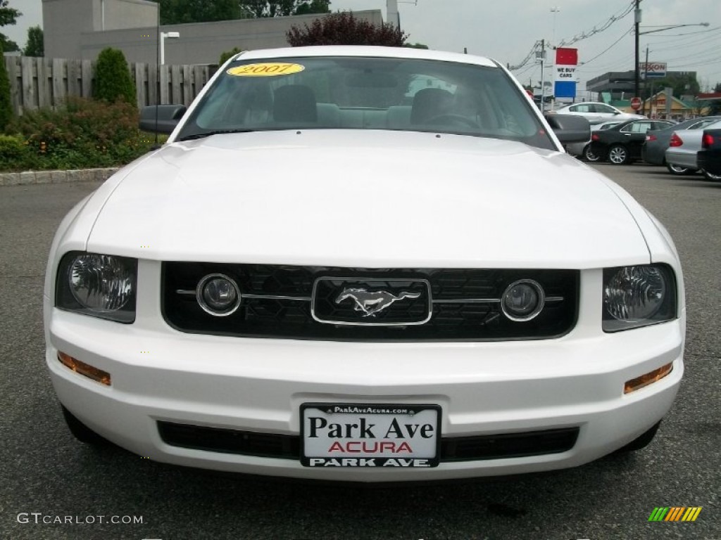 2007 Mustang V6 Deluxe Coupe - Performance White / Light Graphite photo #8