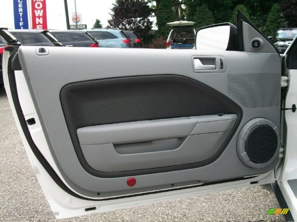 2007 Mustang V6 Deluxe Coupe - Performance White / Light Graphite photo #9