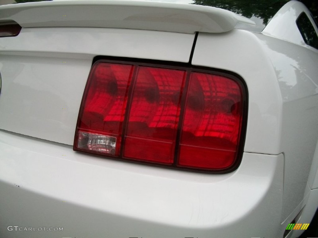 2007 Mustang V6 Deluxe Coupe - Performance White / Light Graphite photo #21
