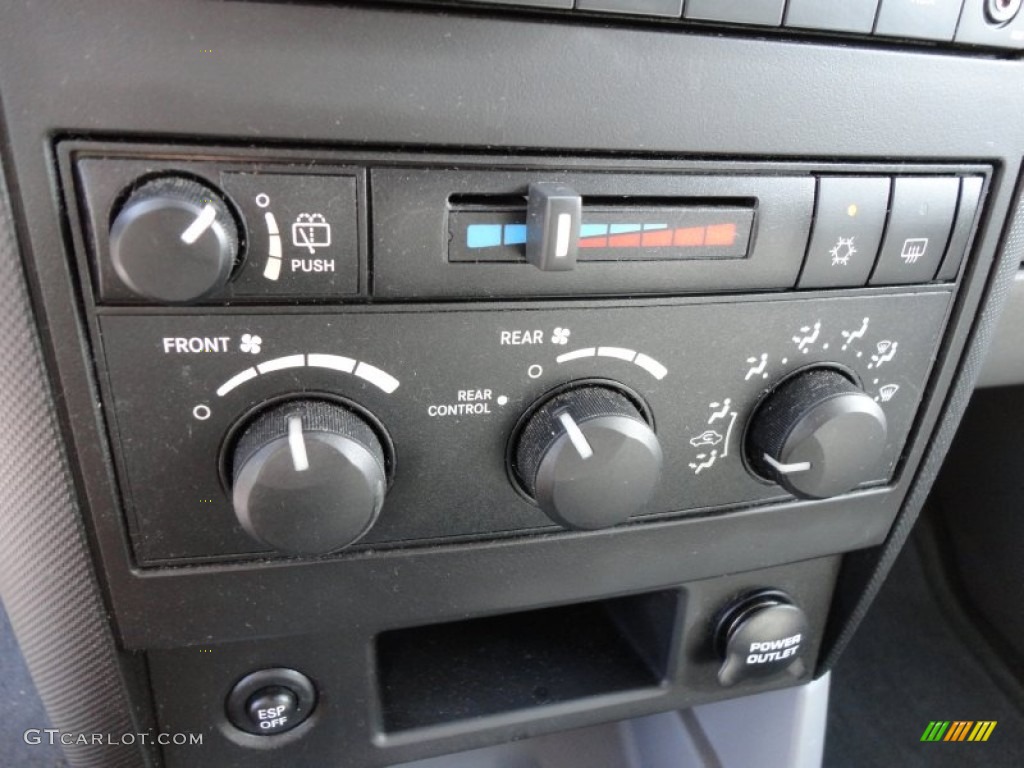 2008 Dodge Durango SXT 4x4 Controls Photo #51198142