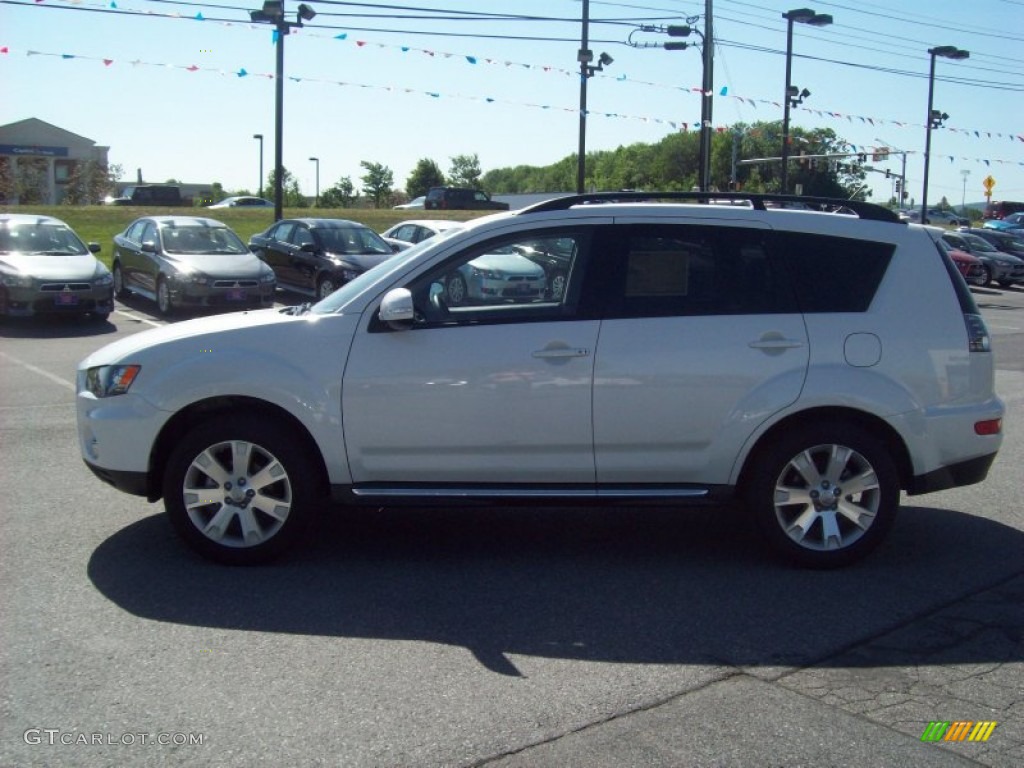 2011 Outlander SE AWD - Diamond White Pearl / Black photo #2