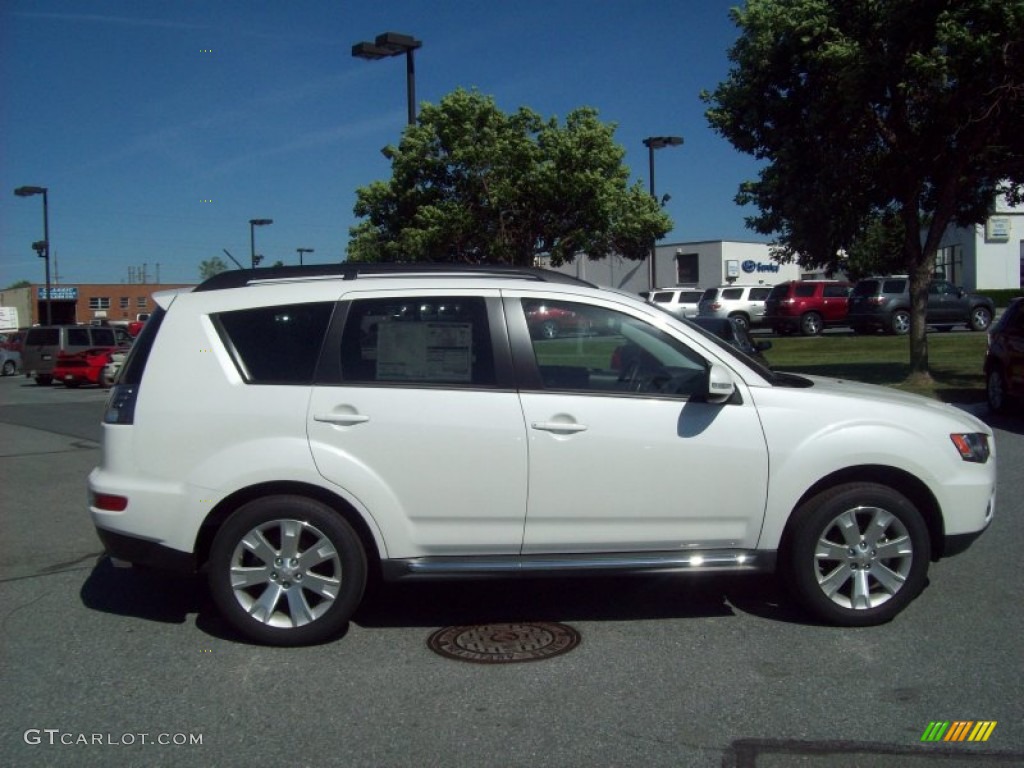 2011 Outlander SE AWD - Diamond White Pearl / Black photo #6