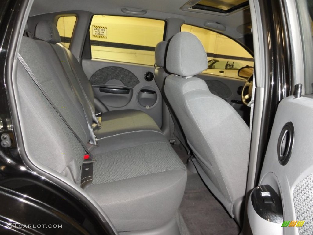 Gray Interior 2004 Chevrolet Aveo LS Hatchback Photo #51206630