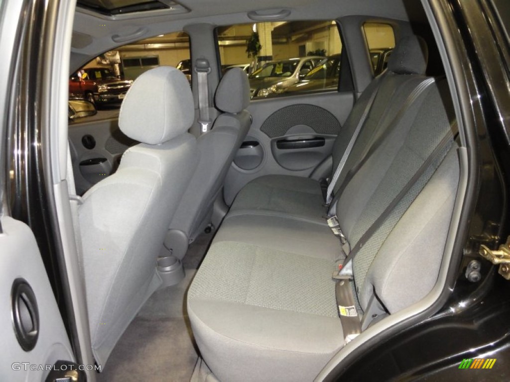 Gray Interior 2004 Chevrolet Aveo LS Hatchback Photo #51206660