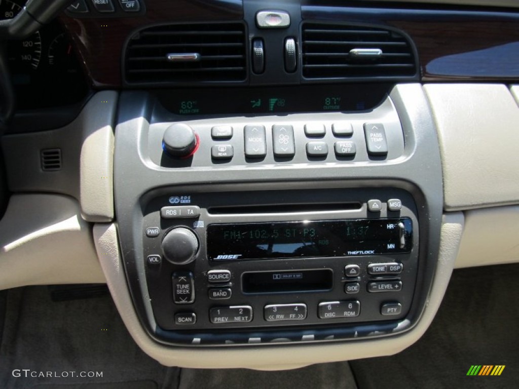 2002 Cadillac DeVille DHS Controls Photo #51213095