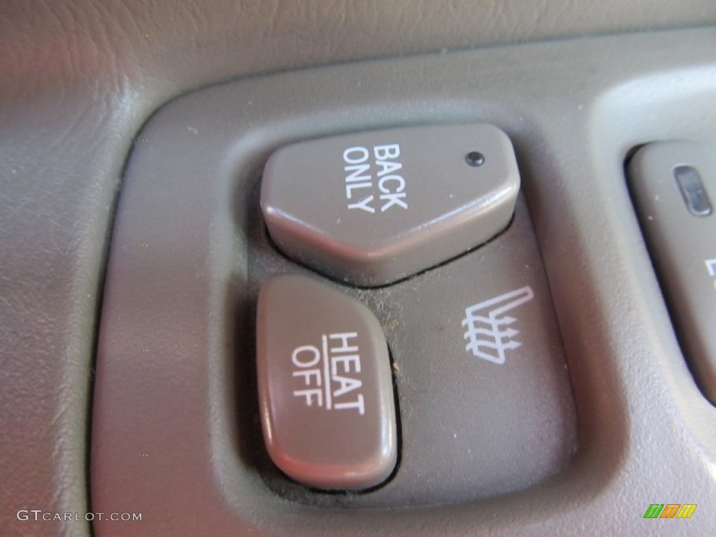 2002 Cadillac DeVille DHS Controls Photo #51213140