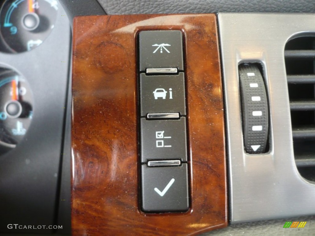 2008 Chevrolet Tahoe LTZ 4x4 Controls Photo #51215105