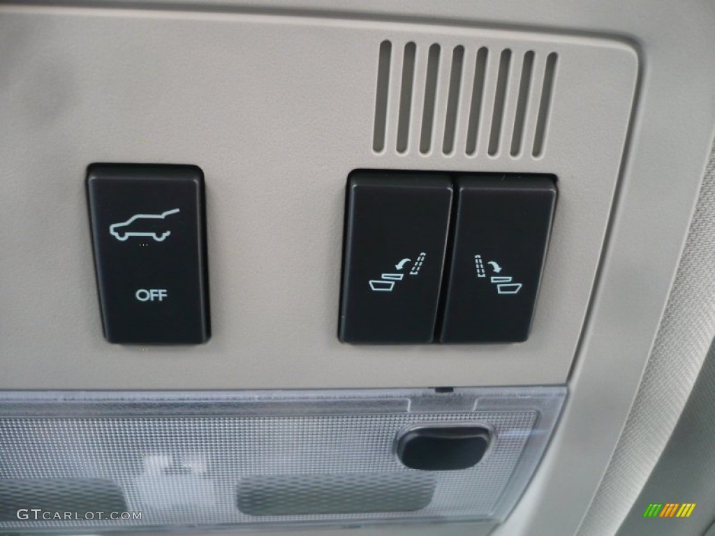 2008 Chevrolet Tahoe LTZ 4x4 Controls Photo #51215210