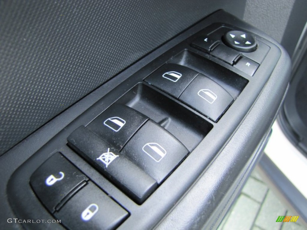 2009 Dodge Nitro SE Controls Photo #51221237