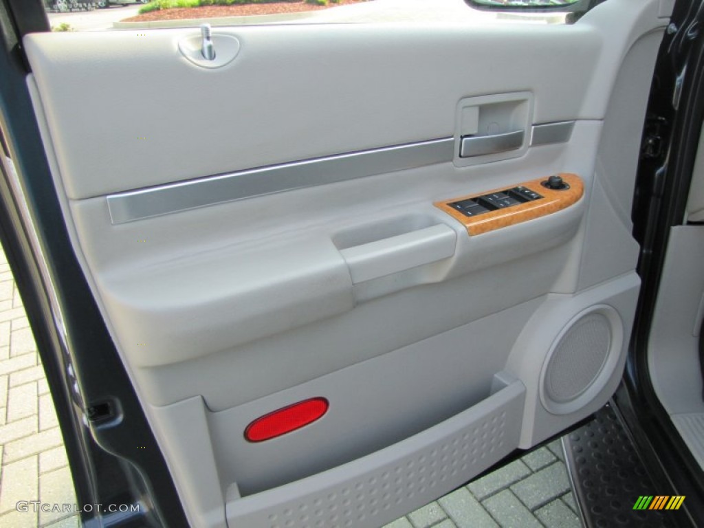 2008 Chrysler Aspen Limited Walter P Chrysler Signature Series Light Graystone Door Panel Photo #51222053