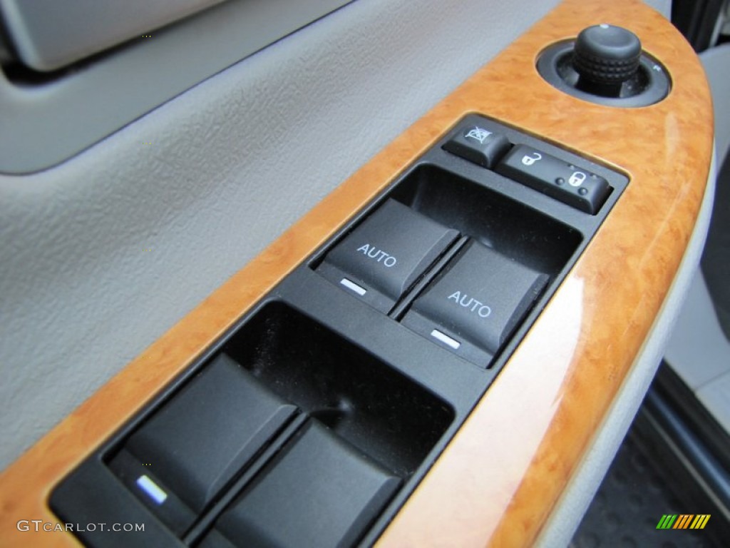 2008 Chrysler Aspen Limited Walter P Chrysler Signature Series Controls Photo #51222065