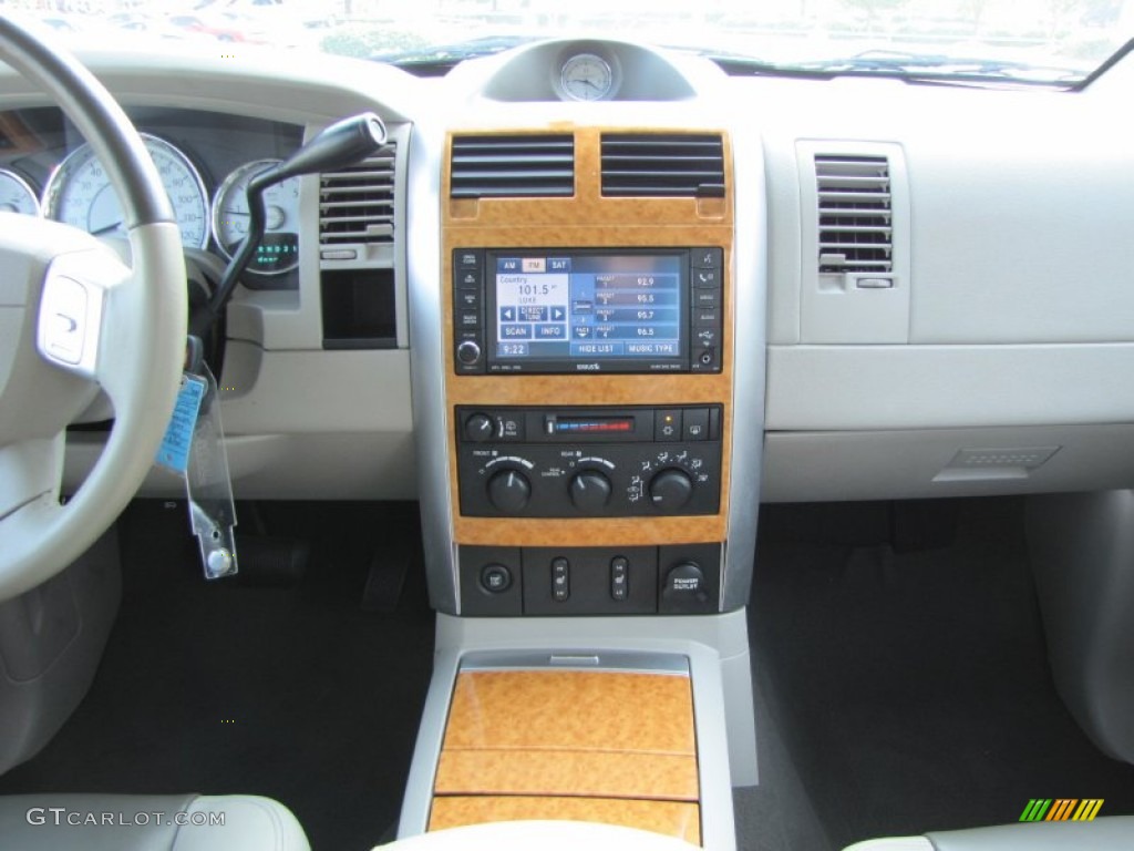 2008 Chrysler Aspen Limited Walter P Chrysler Signature Series Light Graystone Dashboard Photo #51222209