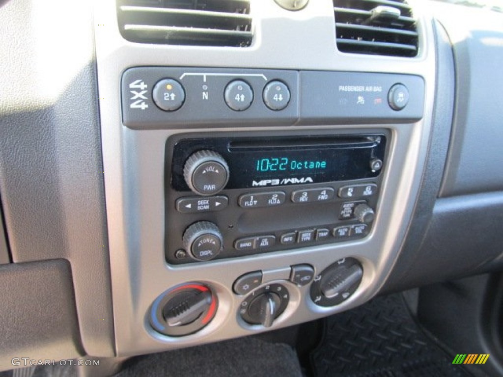 2011 Chevrolet Colorado LT Extended Cab 4x4 Controls Photo #51223502