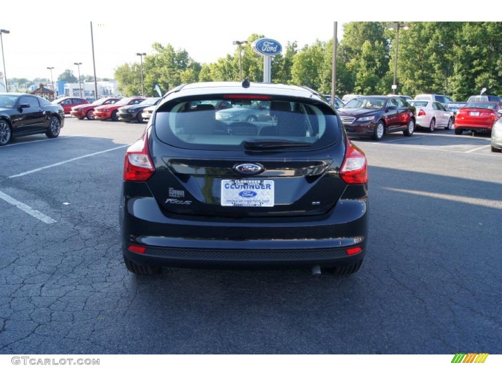 2012 Focus SE 5-Door - Tuxedo Black Metallic / Stone photo #4