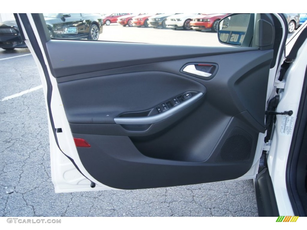 2012 Focus Titanium 5-Door - White Platinum Tricoat Metallic / Charcoal Black Leather photo #22