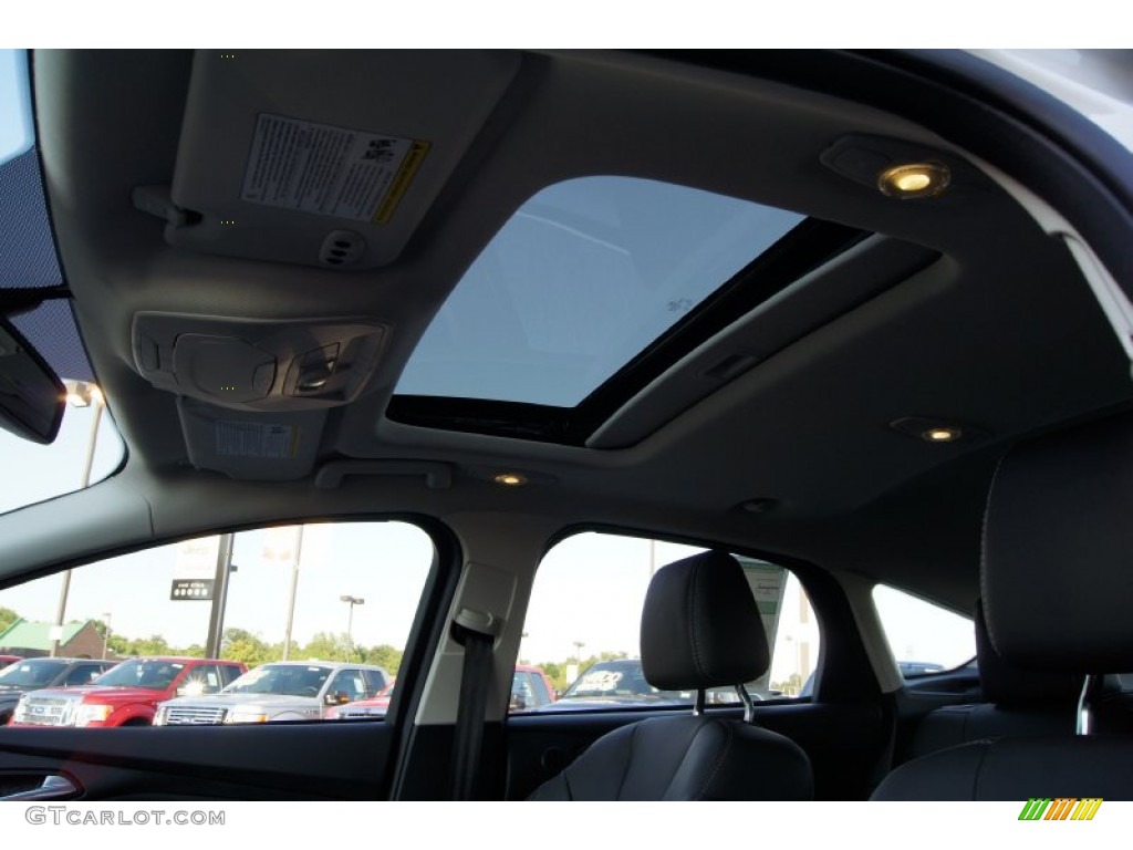 2012 Ford Focus Titanium 5-Door Sunroof Photo #51225155