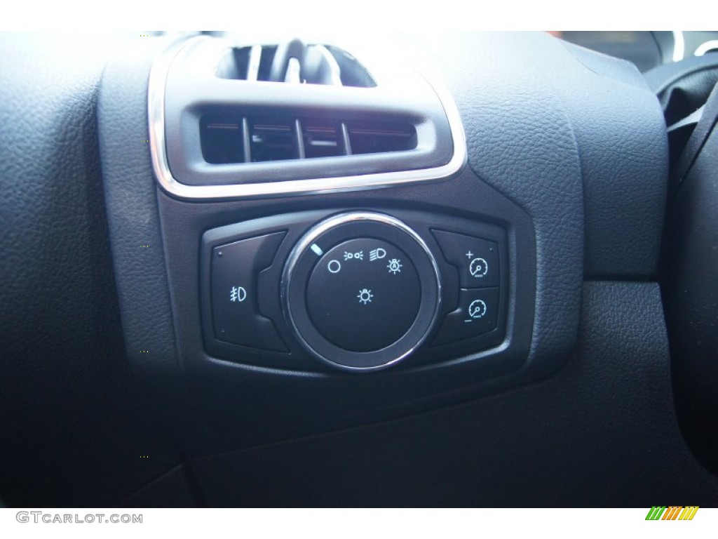 2012 Ford Focus Titanium 5-Door Controls Photo #51225332