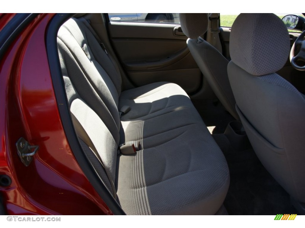 2004 Stratus ES Sedan - Inferno Red Pearlcoat / Sandstone photo #17