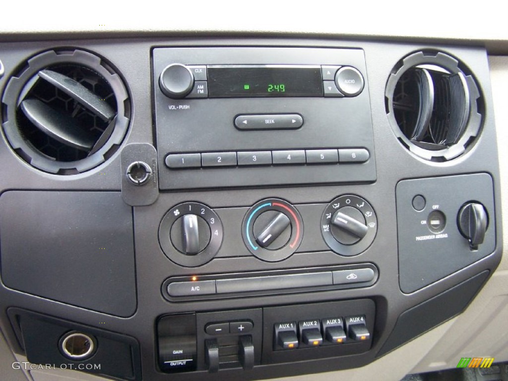 2008 Ford F250 Super Duty XL Regular Cab 4x4 Controls Photo #51232076