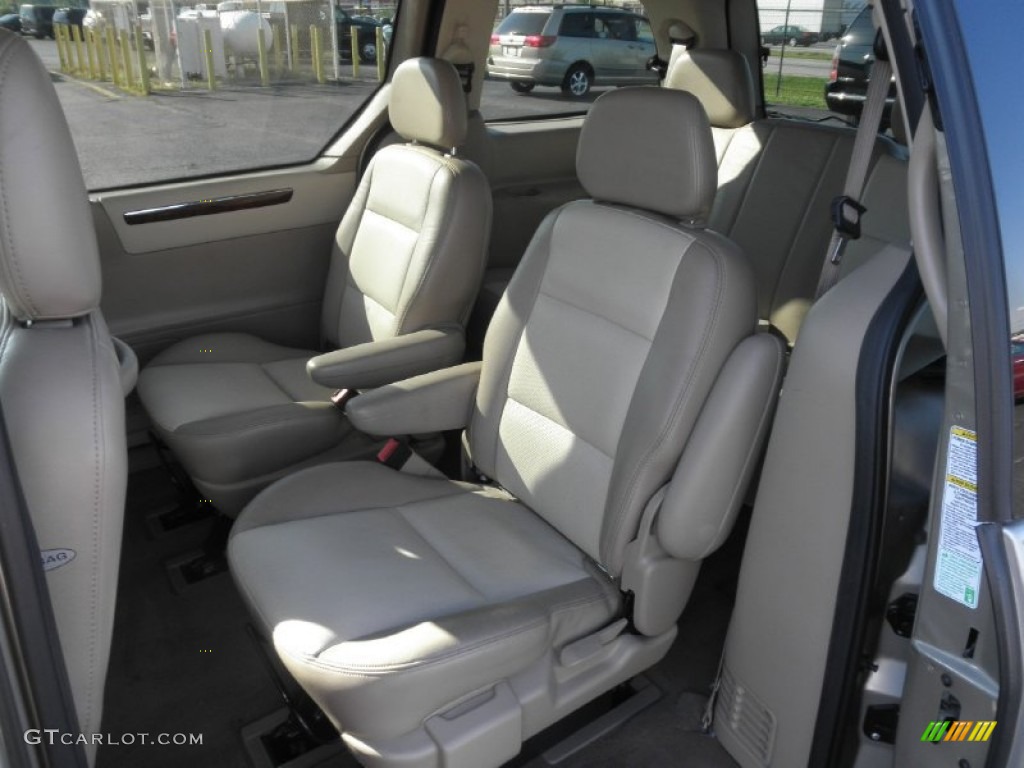 Medium Parchment Beige Interior 2002 Ford Windstar Limited Photo #51233693