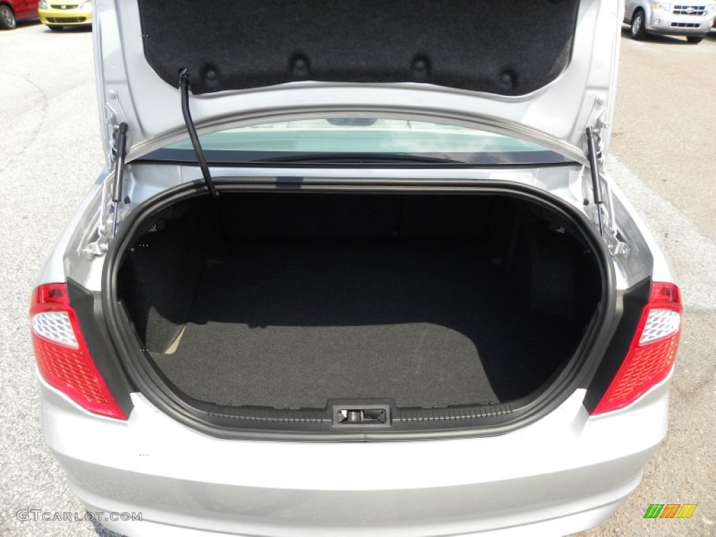 2010 Ford Fusion S Trunk Photos