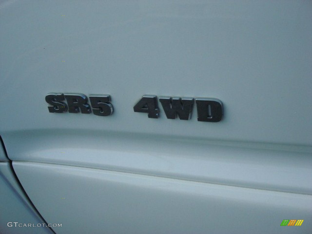 2004 4Runner SR5 4x4 - Natural White / Dark Charcoal photo #23