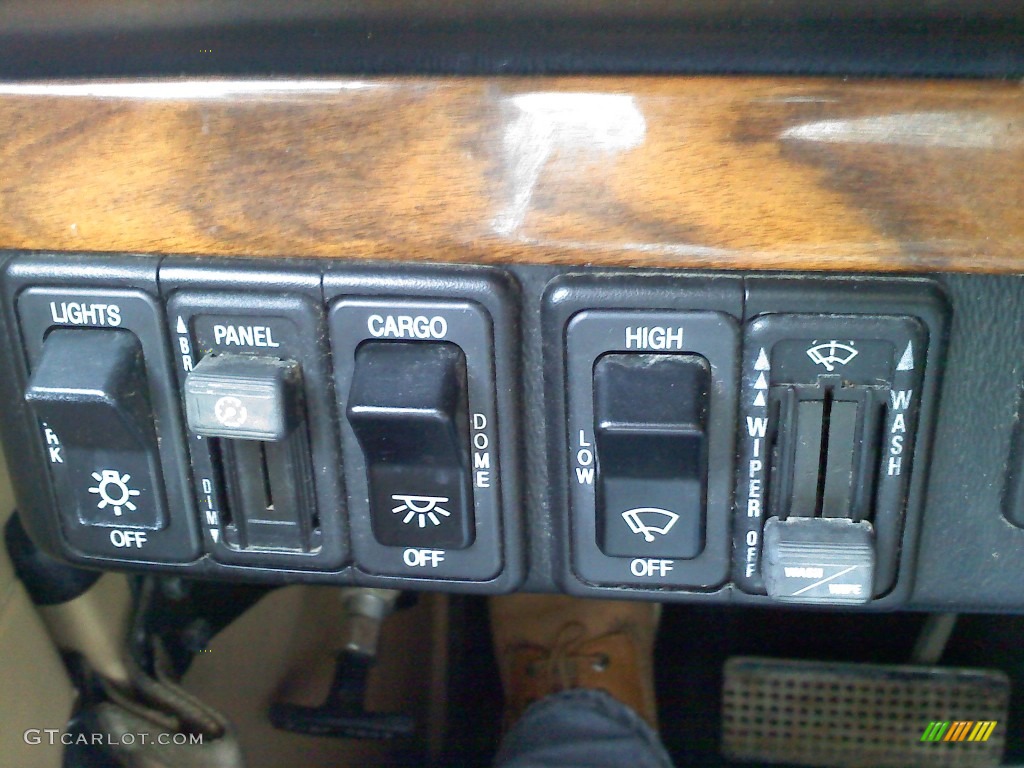 1999 Hummer H1 Wagon Controls Photo #51239117