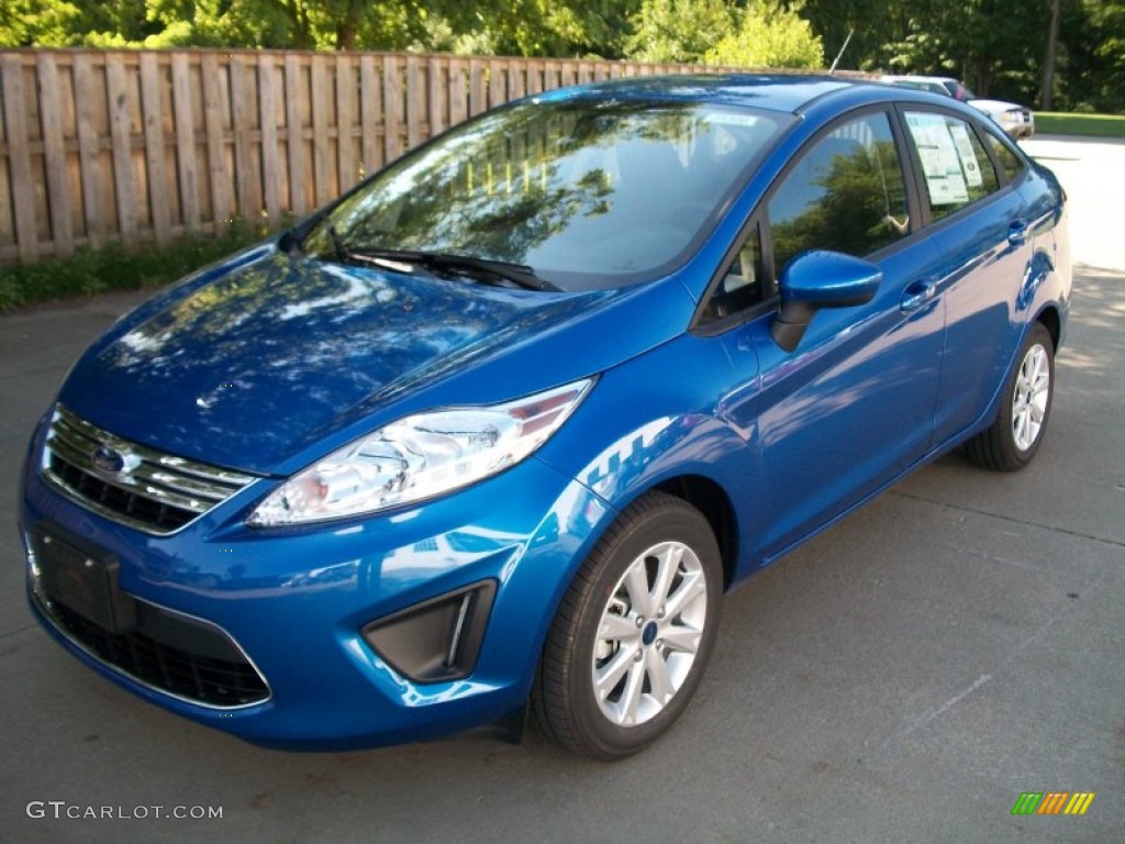 2011 Fiesta SE Sedan - Blue Flame Metallic / Charcoal Black/Blue Cloth photo #1