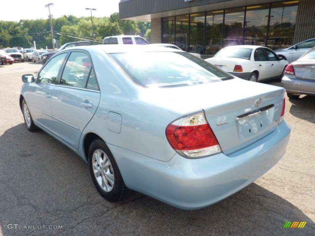 2005 Camry LE V6 - Sky Blue Pearl / Gray photo #2