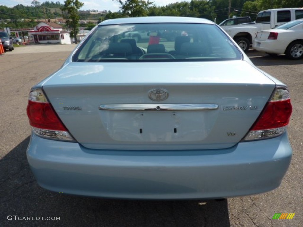 2005 Camry LE V6 - Sky Blue Pearl / Gray photo #3