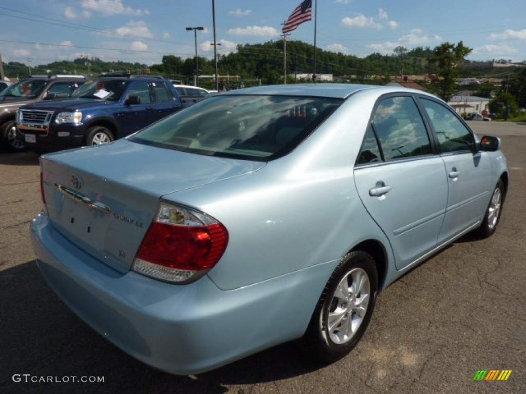 2005 Camry LE V6 - Sky Blue Pearl / Gray photo #4