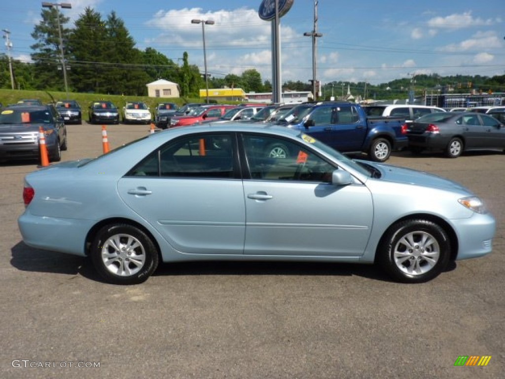 2005 Camry LE V6 - Sky Blue Pearl / Gray photo #5