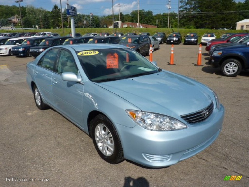 2005 Camry LE V6 - Sky Blue Pearl / Gray photo #6