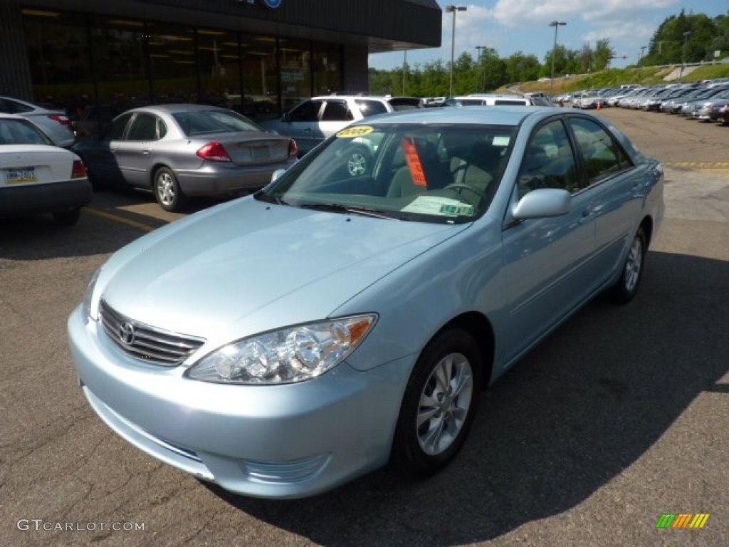 2005 Camry LE V6 - Sky Blue Pearl / Gray photo #8