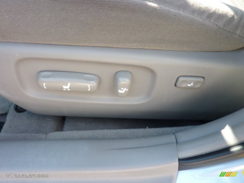 2005 Camry LE V6 - Sky Blue Pearl / Gray photo #16
