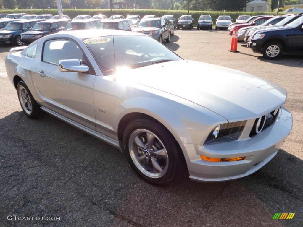 2005 Mustang GT Premium Coupe - Satin Silver Metallic / Red Leather photo #6