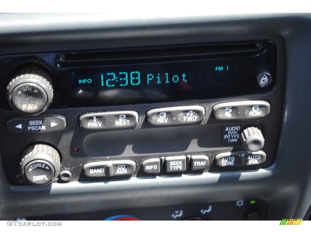 2004 Chevrolet Cavalier LS Sport Sedan Controls Photo #51245167