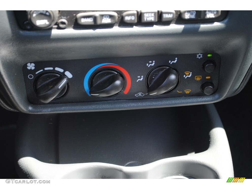 2004 Chevrolet Cavalier LS Sport Sedan Controls Photos