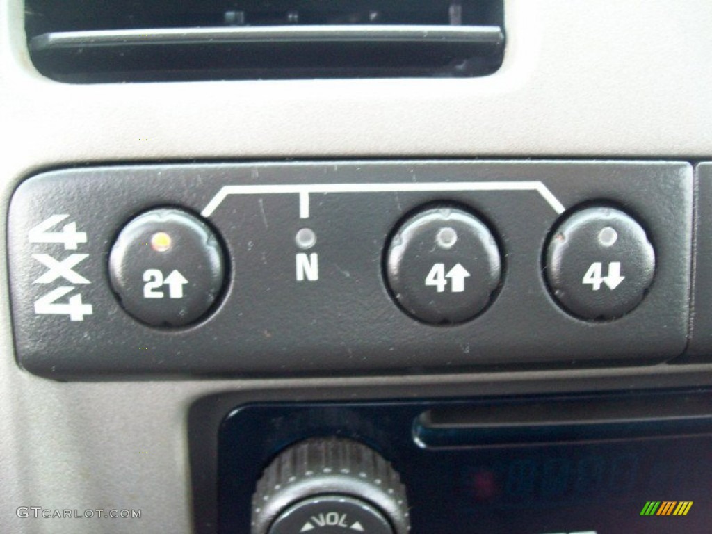 2005 Chevrolet Colorado Z71 Regular Cab 4x4 Controls Photo #51245873