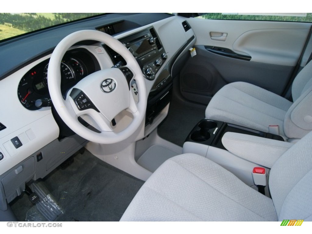 2011 Sienna LE - South Pacific Blue Pearl / Light Gray photo #4