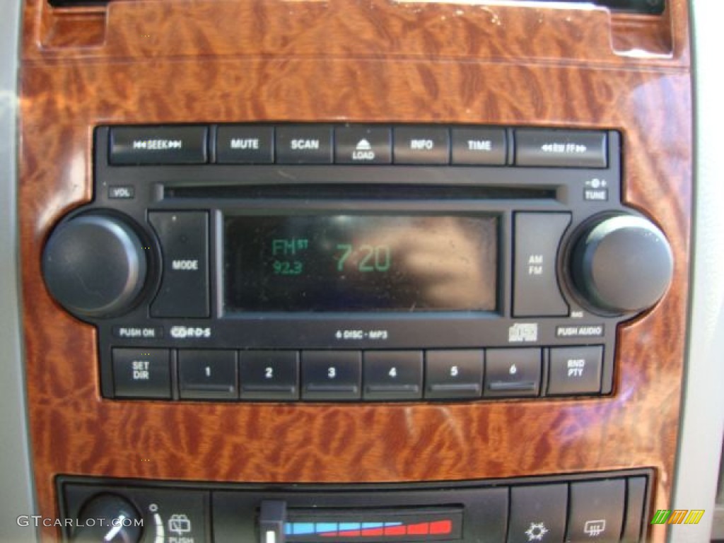 2007 Dodge Durango SLT Controls Photo #51255143