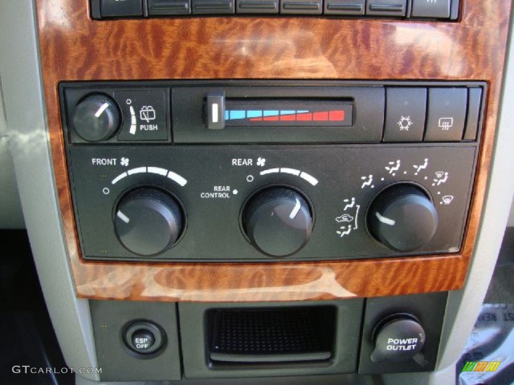 2007 Dodge Durango SLT Controls Photo #51255161