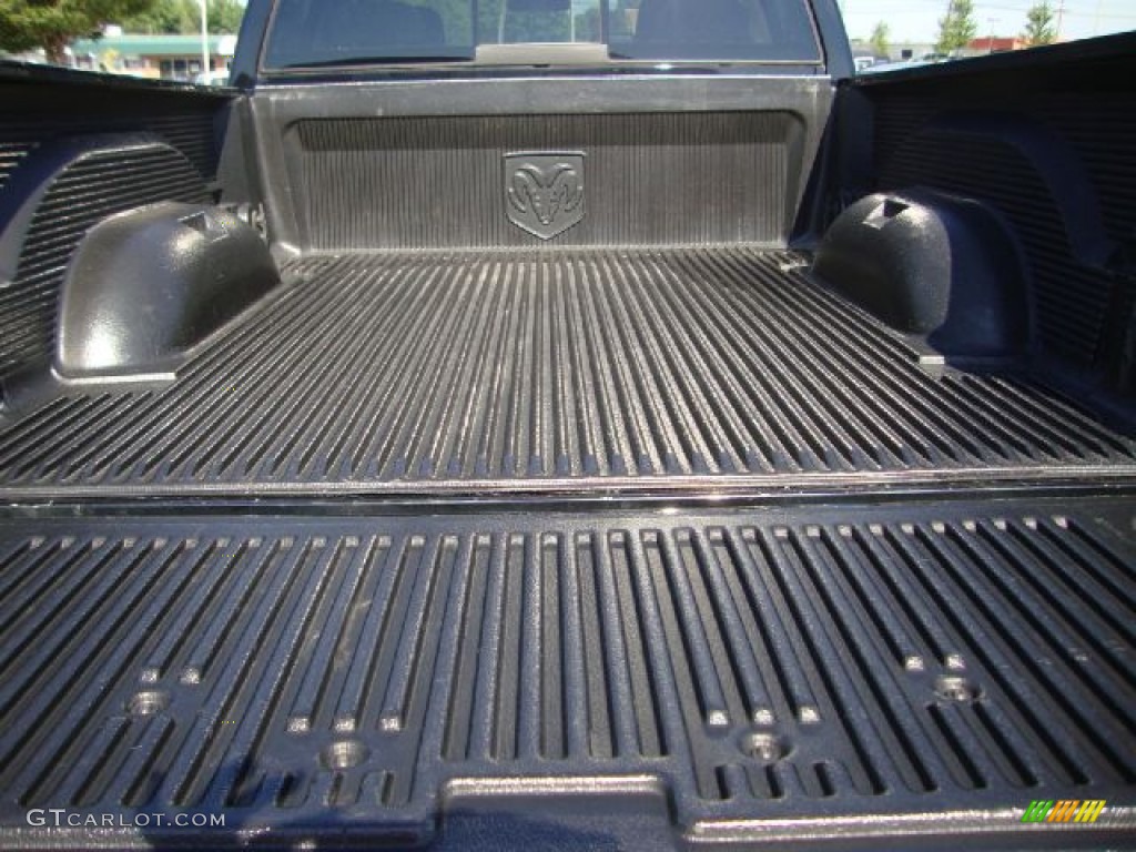 2005 Ram 1500 SLT Quad Cab 4x4 - Black / Dark Slate Gray photo #13