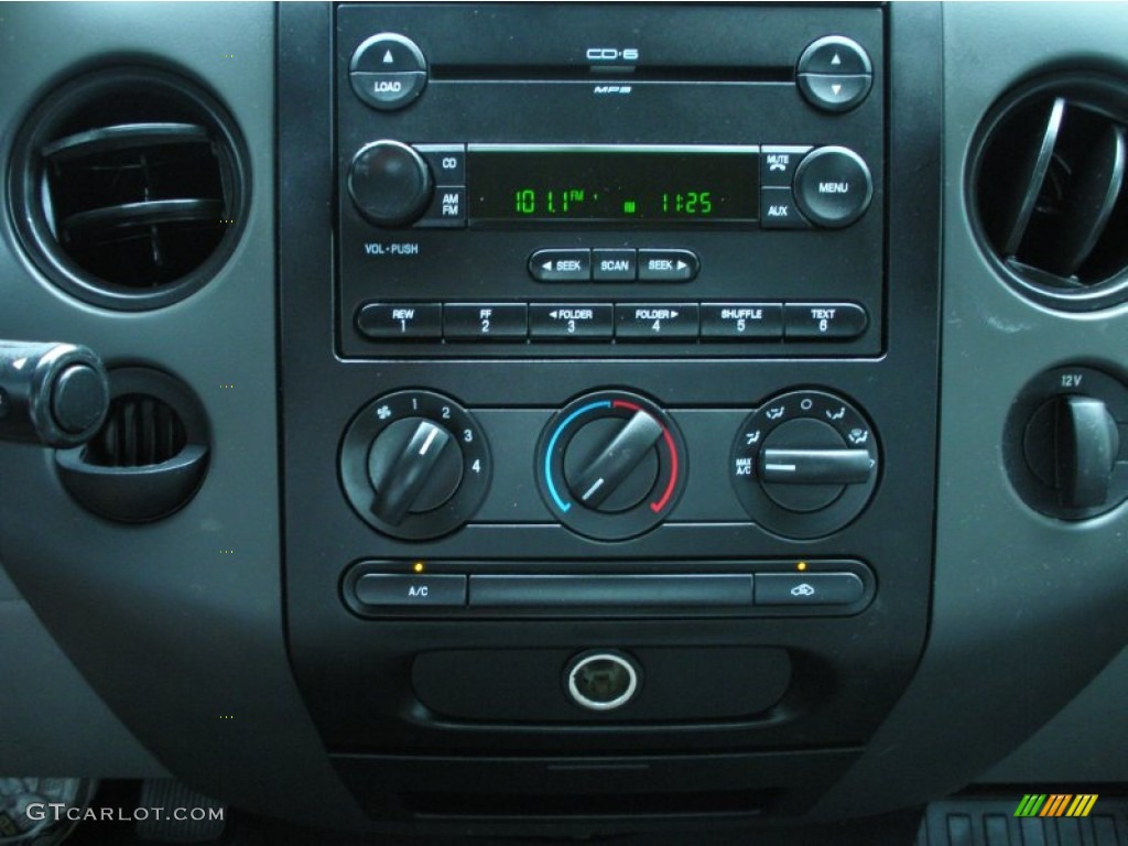 2005 Ford F150 STX Regular Cab Flareside Controls Photo #51257843